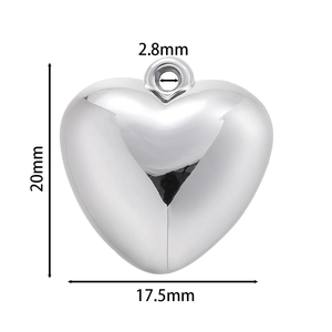 Dettaglio pendente a cuore in argento lucido con altezza 20 mm e foro da 2,8 mm