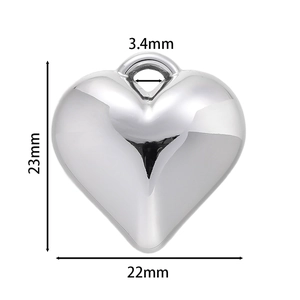 Vista dettagliata del ciondolo a cuore argento con dimensioni 23 mm altezza e 22 mm larghezza