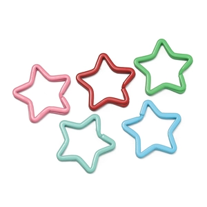 Colorful star-shaped metal keychains in pink red green and blue for DIY accessories