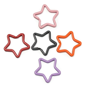 Star-shaped colorful metal keyrings in pink, red, black, orange and purple colors