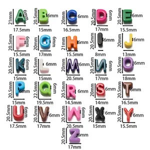 Detailed size chart for 3D acrylic letter beads A-Z with precise dimensions in millimeters
