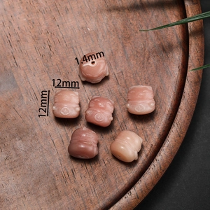 Pink cat-shaped carved bodhi seed bead for DIY jewelry making with 12mm size