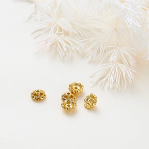 Vergoldete 18K hohle vierblättrige Blumen-Perlenkappen für DIY-Schmuck und Armbänder