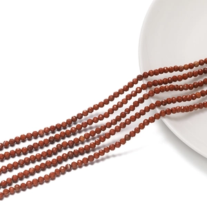Dettaglio di perline sfaccettate in diaspro rosso naturale da 2mm per gioielli fai da te