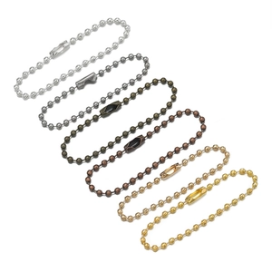 Dettaglio di catenine a sfere in metallo argento, oro e bronzo per creazione gioielli fai da te