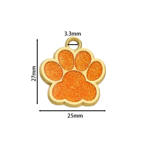 Pendentif patte à paillettes orange avec dimensions 27mm par 25mm en alliage doré