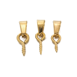 Vue détaillée de trois bélières dorées avec vis à œil pour la création de bijoux DIY