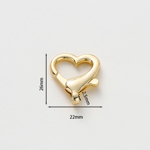 Dimensioni dettagliate della chiusura a moschettone a cuore oro: 26mm lungo e 22mm largo