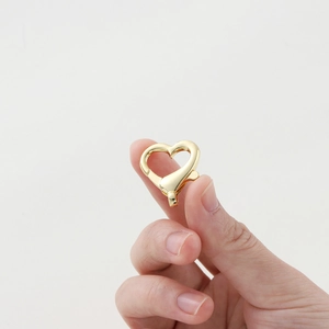 Chiusura a moschettone a forma di cuore oro chiaro lucido per creazione gioielli