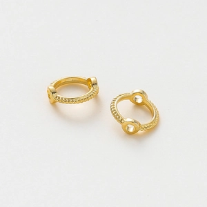 Detalle de anillos trenzados chapados en oro de 14K con lazos dobles para joyería artesanal DIY