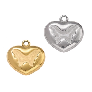 Ciondoli a cuore lucidi in oro e argento con farfalla incisa per creazione di gioielli fai da te