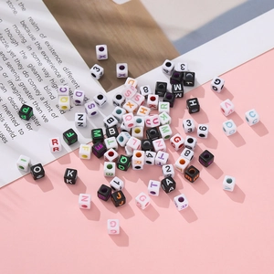 Gekleurde acryl vierkante kralen met letters en cijfers voor DIY sieraden maken