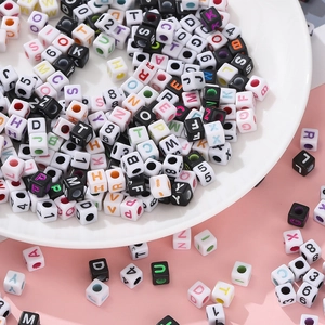 Gekleurde acryl kralen met letters en cijfers voor DIY sieraden maken en hobby's