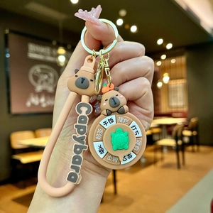 Vue détaillée d'un porte-clés Capybara rotatif avec tortue et dragonne en silicone doux