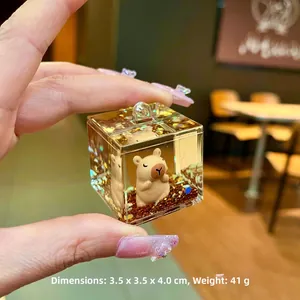 Detail of Capybara floating liquid keychain cube measuring 3.5x3.5x4.0cm and weighing 41g