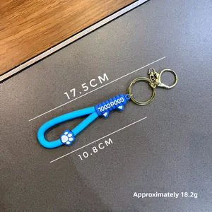 Détail porte-clé patte de chat bleue en silicone, 17,5 cm de long, poids 18,2 g