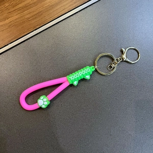 Porte-clés chat mignon en silicone rose et vert avec sangle et mousqueton en argent