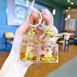 Porte-clés Capybara créatif avec liquide mouvant, paillettes feuille d'érable dorées et cloche