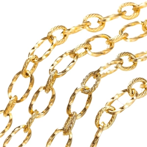 Goldene Edelstahlkette mit gedrehten Gliedern für die DIY-Schmuckherstellung
