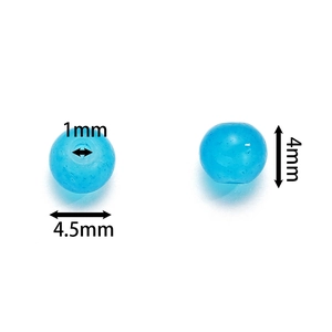 Vue détaillée de perles en verre givré bleu ciel 4,5 mm avec trou de 1 mm pour DIY