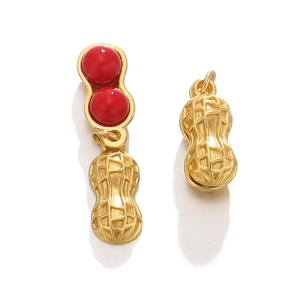 Macro di ciondoli a forma di arachide dorata con metallo strutturato e perline rosse