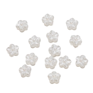 Detailansicht der perlweißen ABS Blumenperlen für DIY-Schmuck und Bastelzubehör