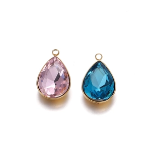 Colgantes de cristal facetado en forma de gota rosa y azul con marco dorado