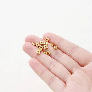 Cuentas cuadradas bañadas en oro de 18k para creación de joyas DIY y pulseras