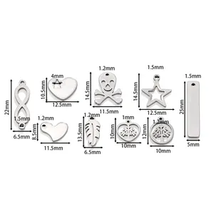Größentabelle für 9 Edelstahlanhänger inklusive Stern-, Totenkopf- und Lebensbaum-Motiven