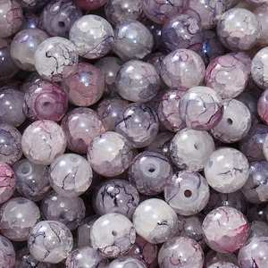 Gros plan de perles en verre craquelé violet et blanc 10mm pour bijoux DIY