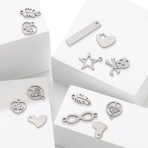 Poliertes Edelstahl-Anhänger-Set mit Herz, Stern und Totenkopf für DIY-Schmuck-Basteln