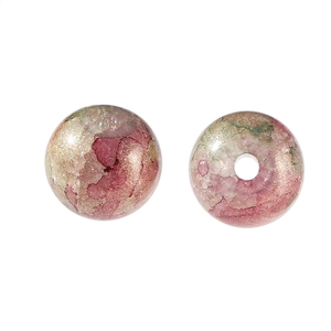 Vue macro de perles de marbre rose de 10mm pailletées d'or pour bijoux DIY