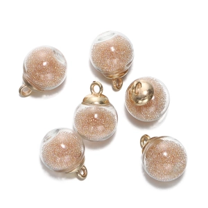 Détail de 6 pendentifs boules de verre avec perles roses et boucles dorées pour bijoux