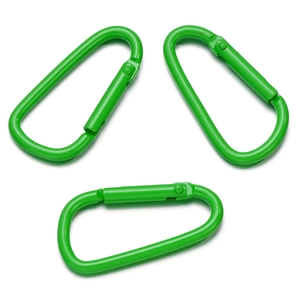 Tre moschettoni in alluminio verde brillante a forma di D con ganci a molla su sfondo bianco