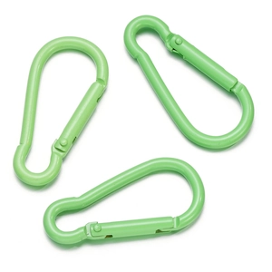 Tre moschettoni in alluminio verde lime a forma di pera con chiusura a molla per accessori fai da te