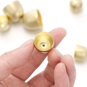 Mattgoldene glockenförmige Metall-Perlenkappen für DIY-Schmuck und Windspielzubehör