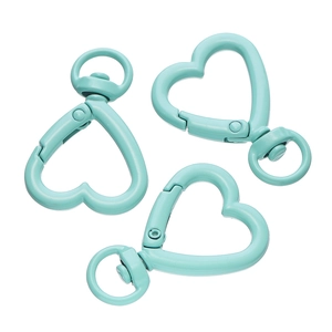 Tre chiusure a moschettone a forma di cuore verde menta con ganci per portachiavi fai da te