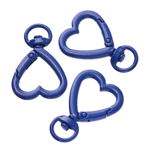 Tre moschettoni a forma di cuore blu scuro per creazioni fai-da-te e portachiavi