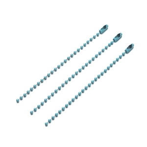 Detail van drie tiffany blauwe balkettingen met bijpassende sluitingen voor doe-het-zelf