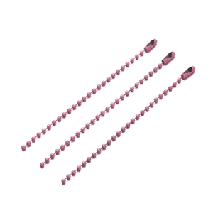 Detailweergave van drie roze metalen kogelkettingen met sluitingen voor doe-het-zelf sieraden