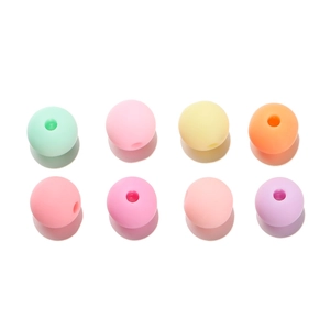 Detailansicht matter Acryl-Rundperlen in Macaron-Farben mit Löchern für DIY-Schmuck