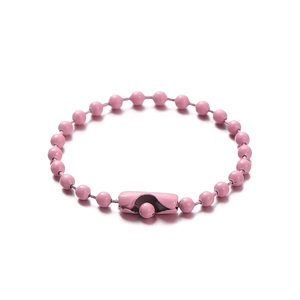 Detailopname van 10cm roze pastelkleurige kralenketting met stevige kolomsluiting