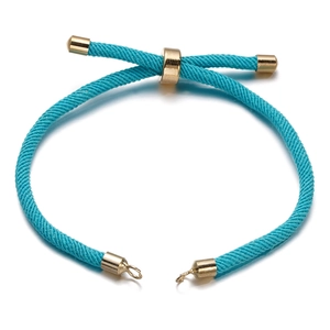 Detail van turquoise Milan koord armband met verstelbare gouden schuifgesp voor DIY sieraden