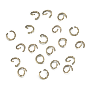 Macro di anellini aperti in bronzo antico per assemblaggio di gioielli fai-da-te