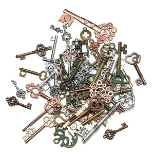 Ciondoli a chiave vintage in lega con cuori steampunk per creazione gioielli fai da te