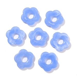 Close-up of 26mm light blue marble-textured acrylic flower beads for DIY jewelry making