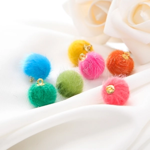 Gekleurde 15mm faux bont pompons met gouden lus voor DIY sieraden maken