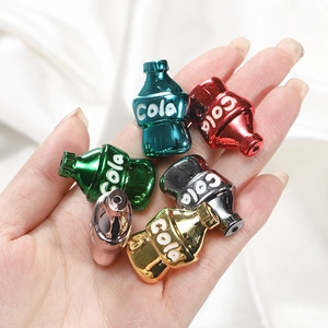 Perle in acrilico a forma di bottiglia di cola galvanizzate per gioielli fai da te a mano