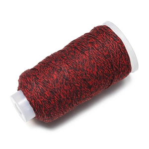 Detailansicht von 1,2mm rot-schwarz geflochtenem, unelastischem Baumwollfaden