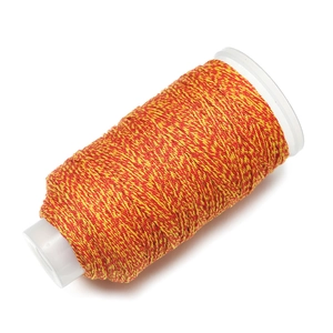Detail von 1,2 mm rot-gelber Baumwollschnur auf Kunststoffspule für DIY-Schmuck